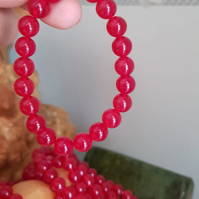 Vòng tay nữ đá mã não đỏ hạt 8mm tươi đậm bóng đẹp Nữ mệnh hỏa mệnh thổ đeo đẹp xinh xinh tay Vòng màu này Nữ lớn nhỏ bé đeo được hết đeo vòng đỏ cho may mắn cả năm xinh đẹp tay ạ