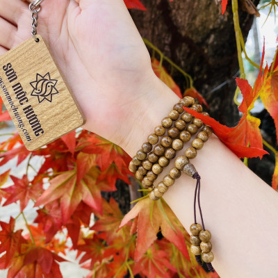 Vòng tay trầm hương tràng 108 hạt Tốc SƠN MỘC HƯƠNG tặng 1 mốc khóa SMH