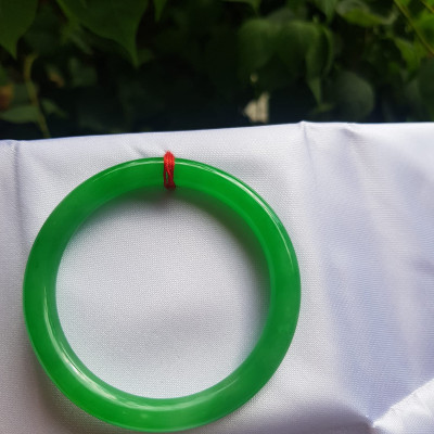 Vòng tay đá cẩm thạch Lý K 49A Sao size 49mm x 7mm  Màu xanh lá bóng đẹp mạng Mộc Hỏa ạ  Nữ tay nhỏ 45kg - 49kg đeo trẻ đẹp ạ