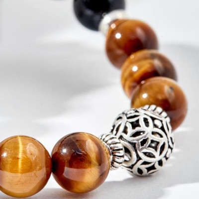 Vòng tay mắt hổ charm đồng tiền Ngọc Quý Gemstones