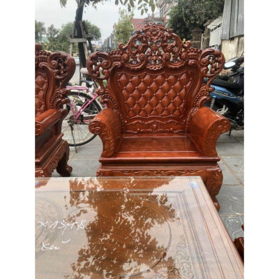 Bàn ghế hoàng gia và bộ rồng khuỳnh