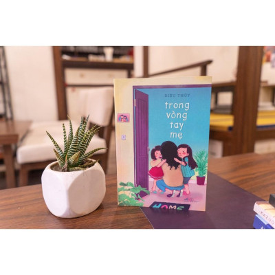 Sách - Trong vòng tay mẹ