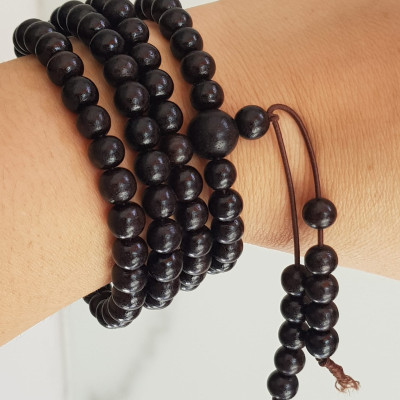 Vòng tay gỗ trầm hương đen nâu Size vòng 7mm thơm nhẹ kiểu quấn tay Anh Chị đeo kiểu quấn tay Đeo tay mình hay đeo 1 Cặp rất dễ thương ạ