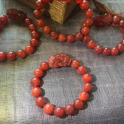 CHIẾC VÒNG TỲ HƯU HÚT TÀI ĐÁ MÃ NÃO ĐỎ 10mm ĐẬM ĐẸP NỮ MỆNH HOẢ THỔ ĐEO XINH