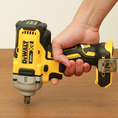 MÁY SIẾT BULONG CẦM TAY 20V DEWALT DCF891M2 - HÀNG CHÍNH HÃNG