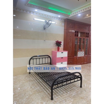 Giường sắt giá sinh viên kiểu ống bi 1m4x2m