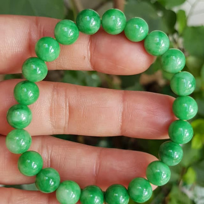 Vòng tay phong thủy đá cẩm thạch xanh tươi size hạt 8mm hay 8li màu xanh ngọc tươi trẻ đẹp nữ mệnh mộc mệnh hỏa mệnh thủy ạ