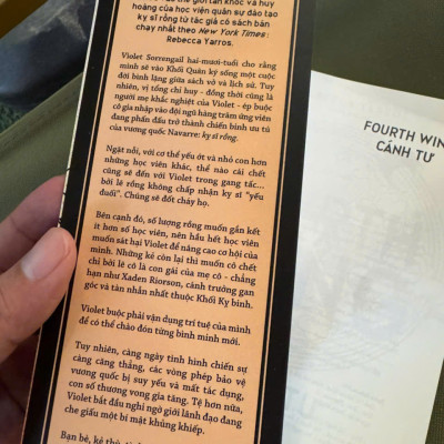 CÁNH TƯ – FOURTH WING - Rebecca Yarros – Hoàng Anh dịch -  NXB Trẻ