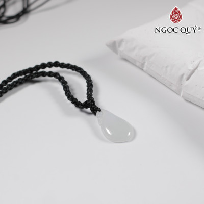 Mặt dây chuyền hình chiếc lá đá cẩm thạch type A 22x8mm mệnh hỏa mộc - Ngọc Quý Gemstones