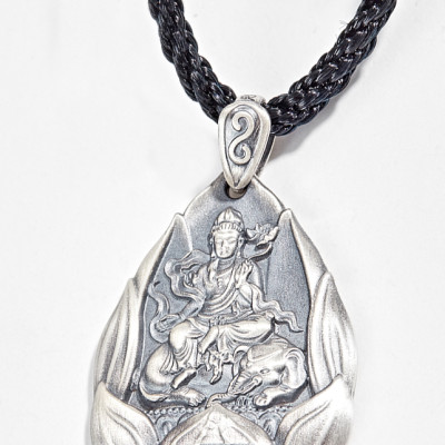 Mặt Dây Chuyền Phổ Hiền Bổ Tát Tuổi Thìn, Tỵ Ngọc Quý Gemstones