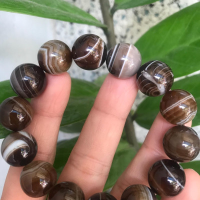 CHIẾC VÒNG MÃ NÃO VÂN VẰN MÀU VÀNG NÂU ĐẤT SẬM ĐẸP SIZE 14MM NAM MẠNG THỔ GỒM 14 HẠT ĐẸP