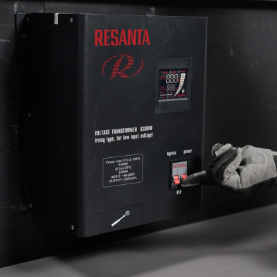 MÁY ỔN ÁP 8300W (LOẠI RƠLE, CHO ĐIỆN ÁP ĐẦU VÀO THẤP) RESANTA/HUTER 63/1/23 - HÀNG CHÍNH HÃNG