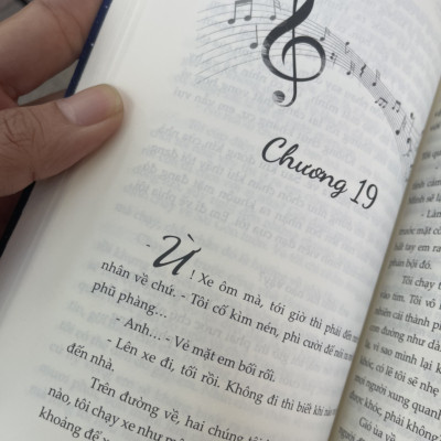 VẼ EM BẰNG MÀU NỖI NHỚ – Tâm Phạm – BÁCH VIỆT (bìa mềm)