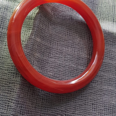 Vòng mã não đỏ Đậm vân ni 61mm x chột to 9,5mm Nữ mệnh hỏa mệnh thổ ạ Nặng 60kg - 70kg đeo đẹp ạ