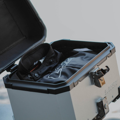 Thùng nhôm phía sau xe máy LS2