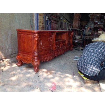 Kệ tivi phòng khách gỗ Hương đẹp.