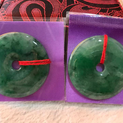 MẶT DÂY CHUYỀN ĐỒNG ĐIẾU HAY ĐỒNG TIỀN SIZE TO ĐÁ NGỌC CẨM THẠCH  SIZE LỚN 43MM X DẦY 5MM MÀU XANH NGỌC ĐẬM  100% ĐÁ TỰ NHIÊN BỌC LÀM MẶT DÂY CHUYỀN ĐẸP LẮM Ạ