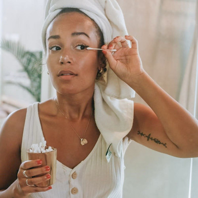 Hộp 200 tăm bông mềm kháng khuẩn Sanritsu, dùng để vệ sinh, làm sạch dáy tai hay các chi tiết máy móc nhỏ hoặc sơn sửa làm đẹp - nội địa Nhật Bản 