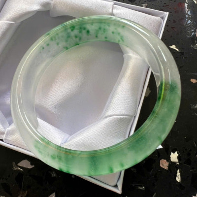 Vòng Tay Nữ Bản Hẹ Đá Mã Não DuLong Xanh Rong Biển Bông Bông Trắng Trong Bóng Đẹp Ni 55mm Cao 15mm Dầy 9mm Món quà tặng Nữ 53kg - 57kg đeo tay xinh rẻ đẹp ý nghĩa ạ 