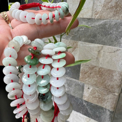 Vòng Tay Dây Đỏ Đồng Tiền Điếu Đá Cẩm Thạch Trắng Xanh Nhẹ Bóng Đẹp Nữ đeo tay may mắn xinh xắn tài lộc phù hợp cho những ai yêu thích sự đơn giản mà vẫn sang trọng ạ