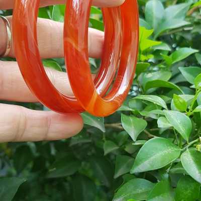 Vòng tay nữ đá mã não đỏ vân đẹp mới Vòng Ni 54mm x cọng 8,5mm Nữ mệnh hỏa mệnh thổ 52kg - 60kg đeo ạ