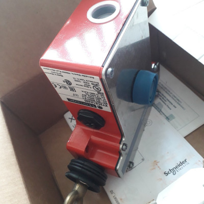 | CHÍNH HÃNG | Công tắc XY2CE1A250 Schneider E-Stop Công tắc Dừng khẩn cấp