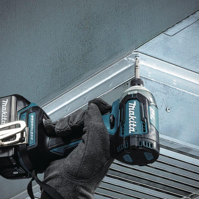 MÁY VẶN VÍT DÙNG PIN (18V/4AH) MAKITA DTD170RME (01 ĐẾ SẠC NHANH 02 PIN 4.0AH) - HÀNG CHÍNH HÃNG