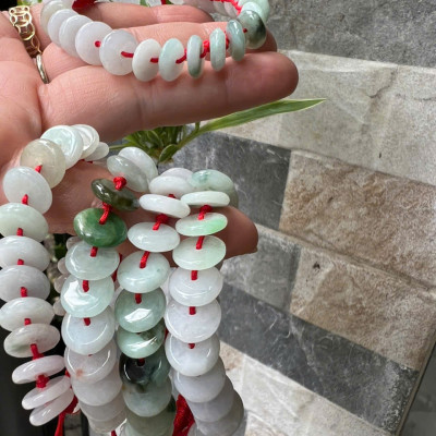 Vòng Tay Dây Đỏ Đồng Tiền Điếu Đá Cẩm Thạch Trắng Xanh Nhẹ Bóng Đẹp Nữ đeo tay may mắn xinh xắn tài lộc phù hợp cho những ai yêu thích sự đơn giản mà vẫn sang trọng ạ