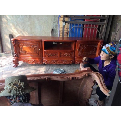 Kệ tivi phòng khách gỗ Hương đẹp.