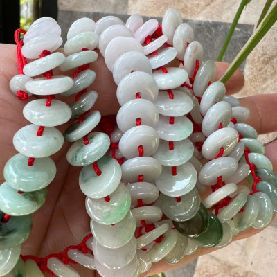 Vòng Tay Dây Đỏ Đồng Tiền Điếu Đá Cẩm Thạch Trắng Xanh Nhẹ Bóng Đẹp Nữ đeo tay may mắn xinh xắn tài lộc phù hợp cho những ai yêu thích sự đơn giản mà vẫn sang trọng ạ