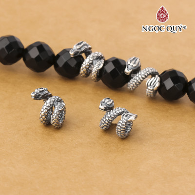 Charm bạc hình rắn hổ mang xỏ ngang - Ngọc Quý Gemstones