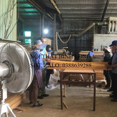 Bàn ghế góc trứng tựa trơn