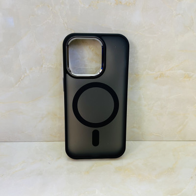 Ốp lưng Filada lưng nhám viền đen dành cho iPhone 14 Pro có sạc không dây - hàng chính hãng