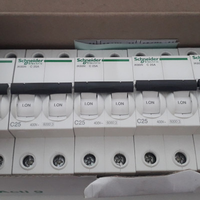 Cầu dao MCB 2P-25A 6kA A9K27225 Schneider