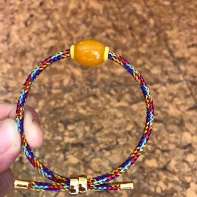 CHIẾC VÒNG TAY NỮ MỆNH KIM THỔ THỦY CHẤT LIỆU ĐÁ MÃ NÃO VÀNG DÂY MÀU ĐẸP FREE SIZE NỮ ĐEO ĐƯỢC HẾT Ạ