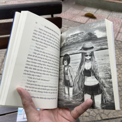 (tặng bookmark và postcard) DÃ NGOẠI NƠI MẶT SAU CỦA THẾ GIỚI (tập 2) – Iori Miyazawa và Shirakaba minh họa – Thanh Trà dịch – Nhã Nam – NXB Hà Nội (bìa mềm)