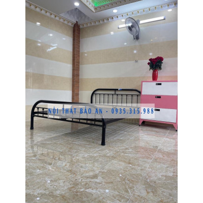 Giường sắt mỹ nghệ 1m6x2m kiểu sang chảnh