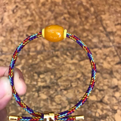 CHIẾC VÒNG TAY NỮ MỆNH KIM THỔ THỦY CHẤT LIỆU ĐÁ MÃ NÃO VÀNG DÂY MÀU ĐẸP FREE SIZE NỮ ĐEO ĐƯỢC HẾT Ạ