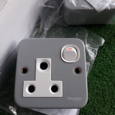 Công tắc ổ cắm EMS15-15 13A Series S30 Schneider