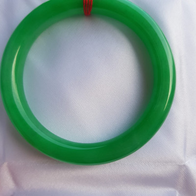 Vòng cẩm thạch Lý Đẹp AAA Sao 53mm x cọng to dầy 8,8mm  Màu xanh lá tươi bóng đẹp  Nữ mệnh Mộc mệnh Hỏa 52kg - 62kg đeo ạ