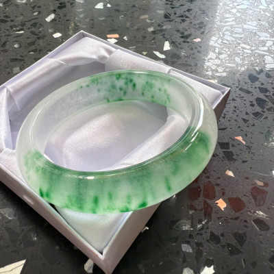 Vòng Tay Nữ Bản Hẹ Đá Mã Não DuLong Xanh Rong Biển Bông Bông Trắng Trong Bóng Đẹp Ni 55mm Cao 15mm Dầy 9mm Món quà tặng Nữ 53kg - 57kg đeo tay xinh rẻ đẹp ý nghĩa ạ 