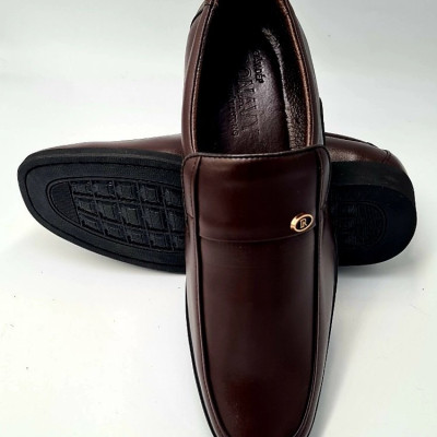 GIÀY NAM DA BÒ,QUAI CÓ GẮN KHUY CHỮ R ĐẸP MẮT