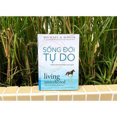 Sách - Sống Đời Tự Do (Vượt Lên Tình Cảnh Khó Khăn Của Con Người)