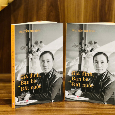 Combo Hồi Ký Nguyễn Thị Bình - Gia Đình, Bạn Bè Và Đất Nước (Bìa Mềm) + Bông Sen Vàng - Thời Niên Thiếu Của Chủ Tịch Hồ Chí Minh Dưới Ngòi Bút Sơn Tùng + Điệp Viên Hoàn Hảo X6 - Phạm Xuân Ẩn (First News)