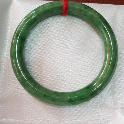 Vòng Cẩm Thạch tự nhiên mới Đậu Lý Sao Sao 56mm x cọng 9mm cao cấp sịn đẹp Vòng tay màu xanh đậu lý bông đậm đều bóng mượt đẹp Nữ 54kg - 64kg đeo rất đẹp sang tay món quà tặng Mẹ , người thân ý nghĩa ạ