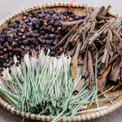 ComBo 3 Chai Nước Lau Sàn Thảo Mộc - Hương Sả Chanh , Sả Chanh Đậm Đặc , Hương Quế - Thể Tích 1 Lít