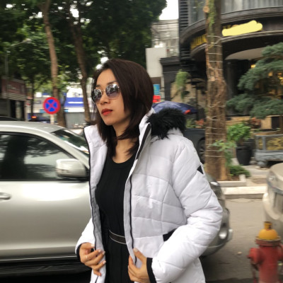 Áo khoác dài Guess size S, kiểu dáng thời trang ôm dáng, phù hợp đi làm và đi chơi, đặc biệt đến những vùng cực lạnh