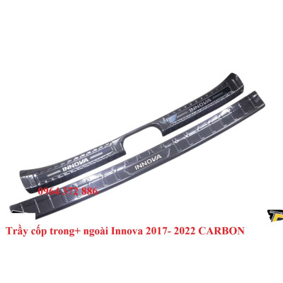 Ốp chống trầy cốp trong, ngoài carbon xe Toyota Innova 2017- 2022 – vân cacbon cao cấp
