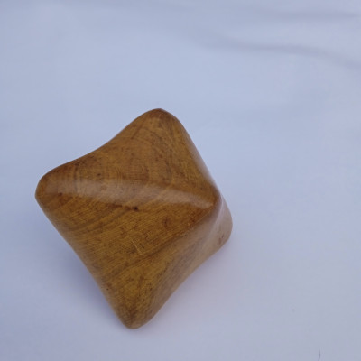 Dụng cụ massage N H home bằng gỗ thơm hình thoi