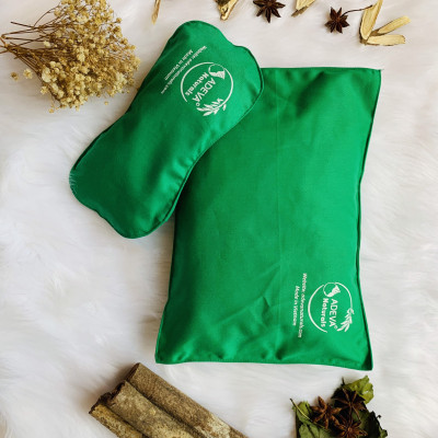 Gối chườm nóng lạnh thảo dược đa năng Adeva Noni - 100 lần chườm, 500gr dược liệu với sự kết hợp của 15 loại thảo mộc quý hiếm tự nhiên. Sử dụng lò vi sóng và ngăn đông tủ lạnh